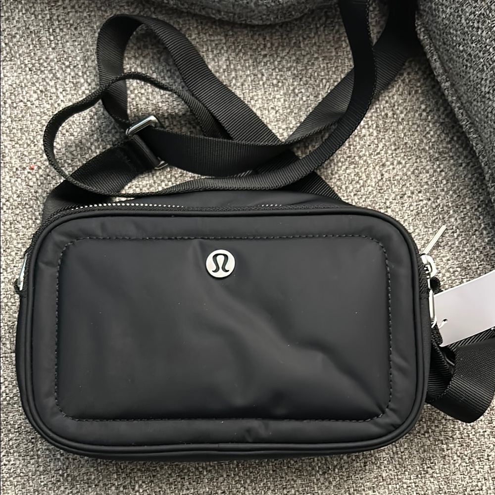 lululemon Black Crossbody Cemera bag NWT